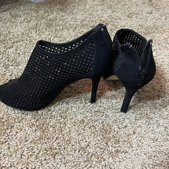 Heels - Picture 2 of 2